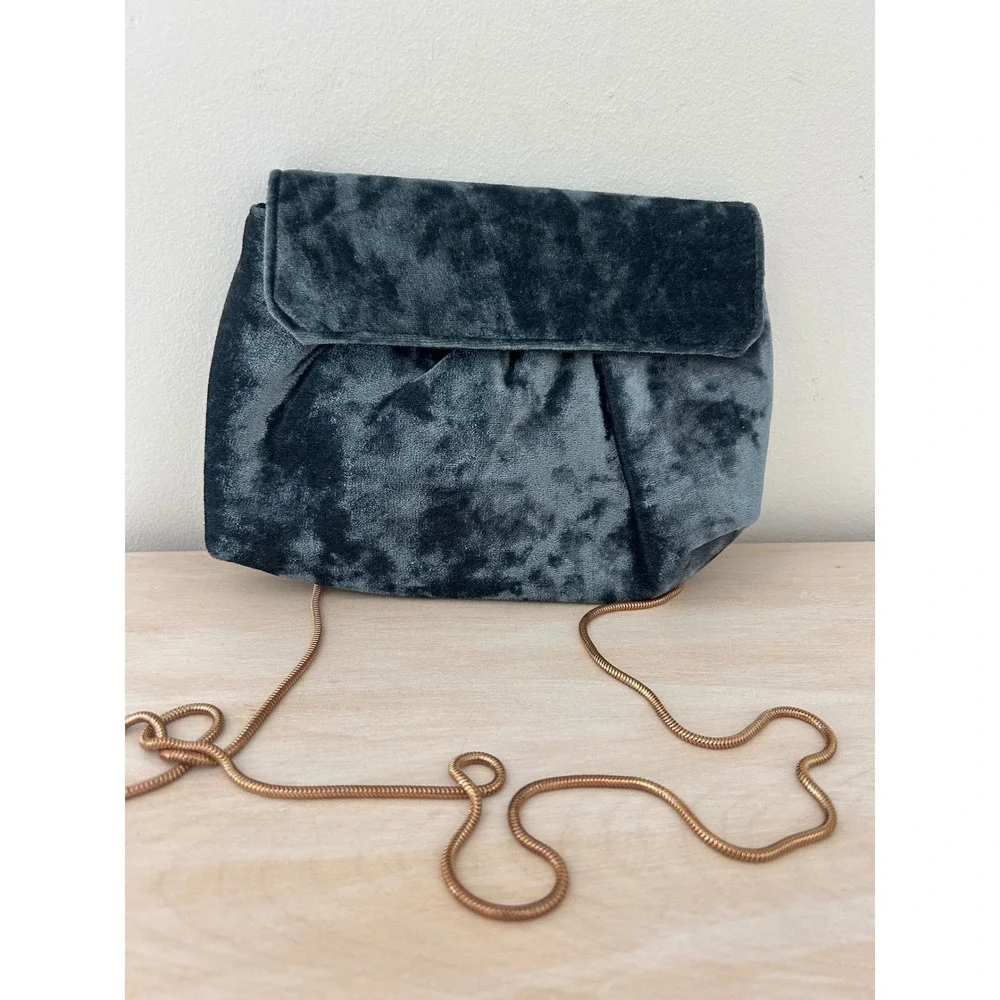 La Regale Blue Crushed Velvet Evening Clutch Bag Gold Chain Crossbody Y2K